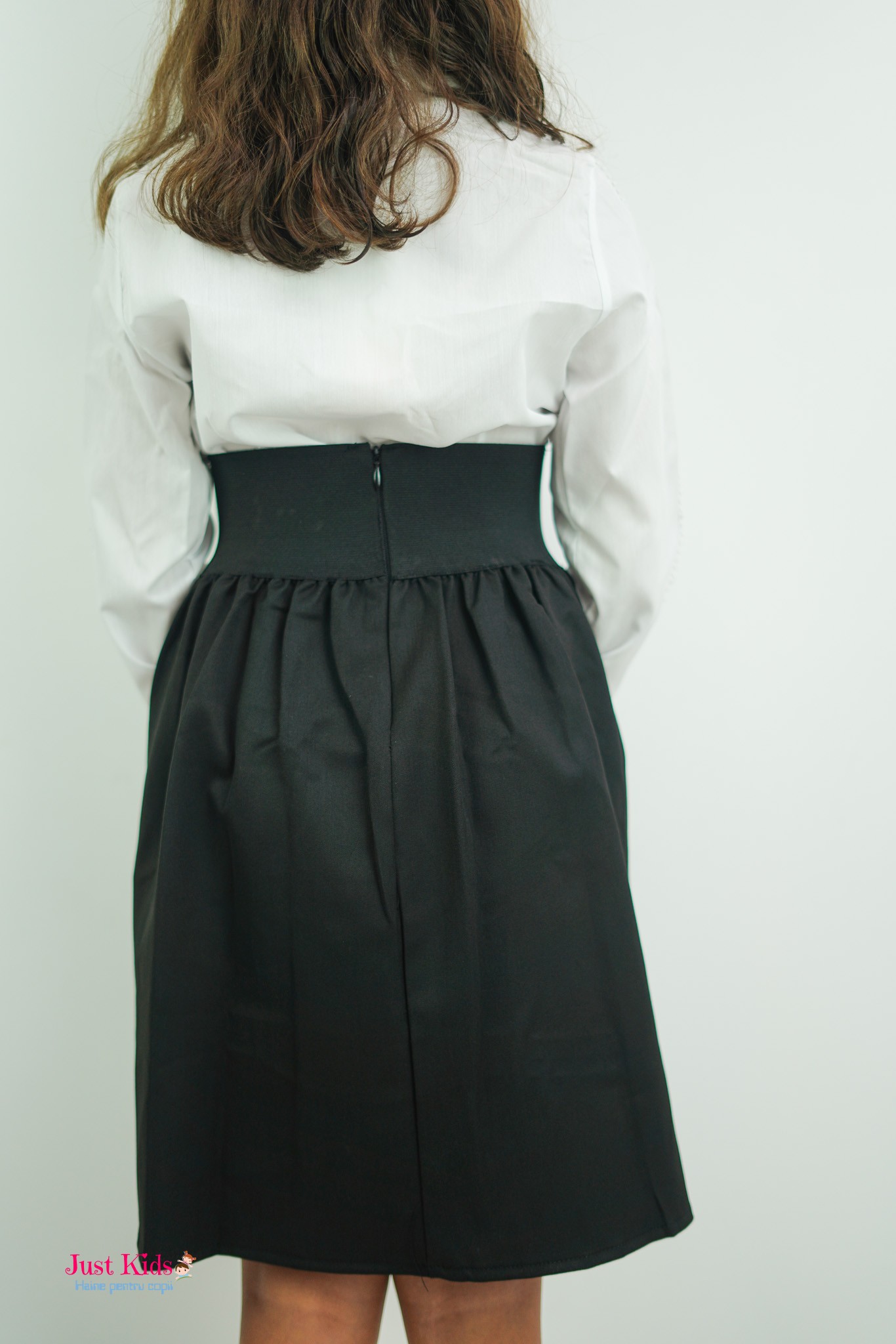 Fustă Neagră Elegantă cu Talie Înaltă și Cataramă Decorativă, Neagră, 8-12 Ani - imagine 3