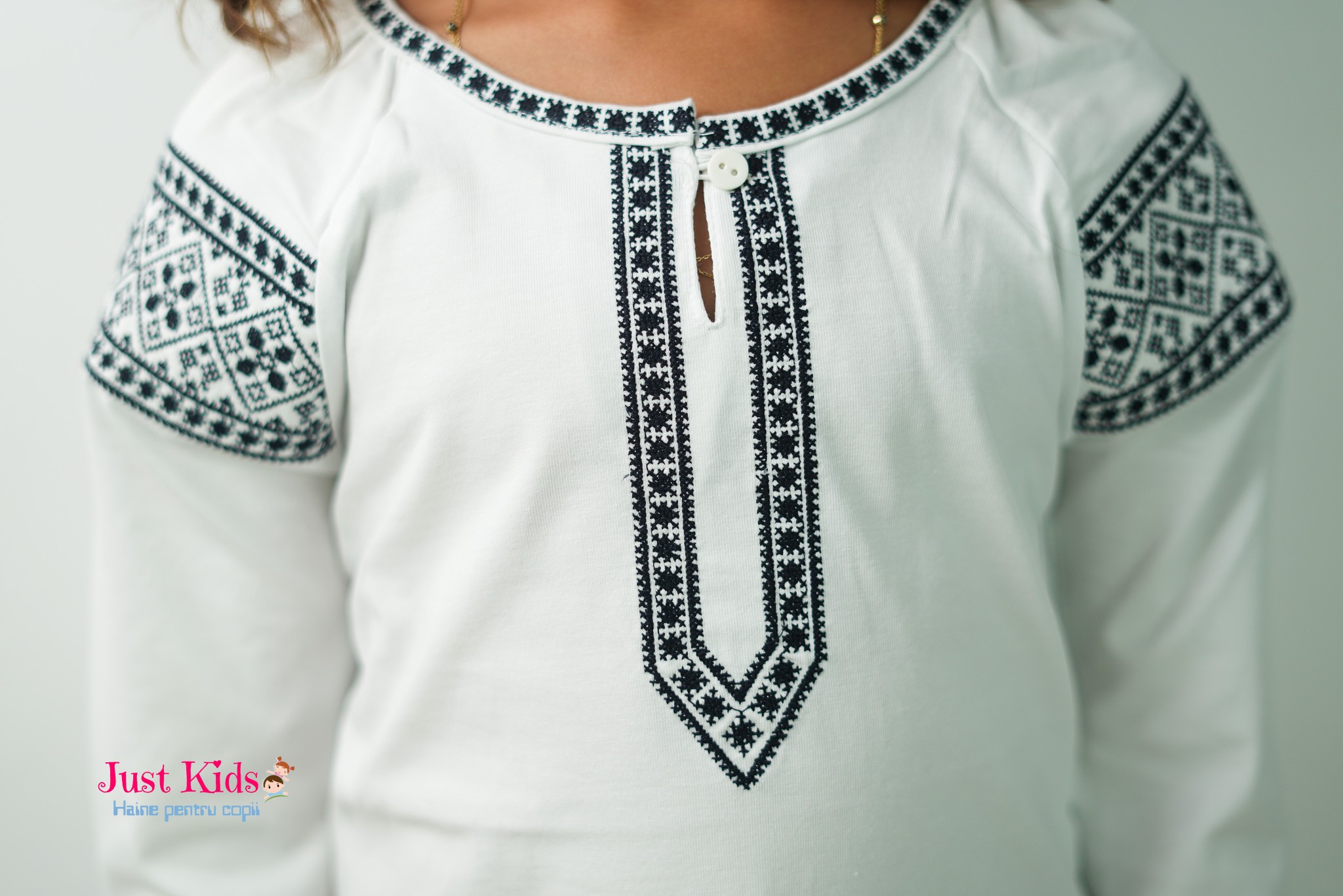 Bluză Fetițe cu Mânecă Lungă și Detalii Tradiționale, Albă, 8-12 Ani - imagine 3